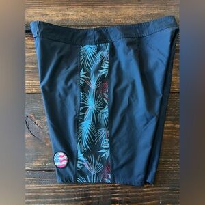 TravisMathew Dawns Early Light Boardshorts 38